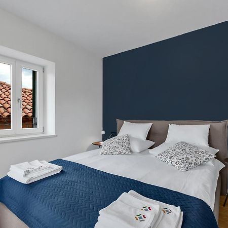 The Square Makarska, Lux App In The Heart Of The City Exterior photo
