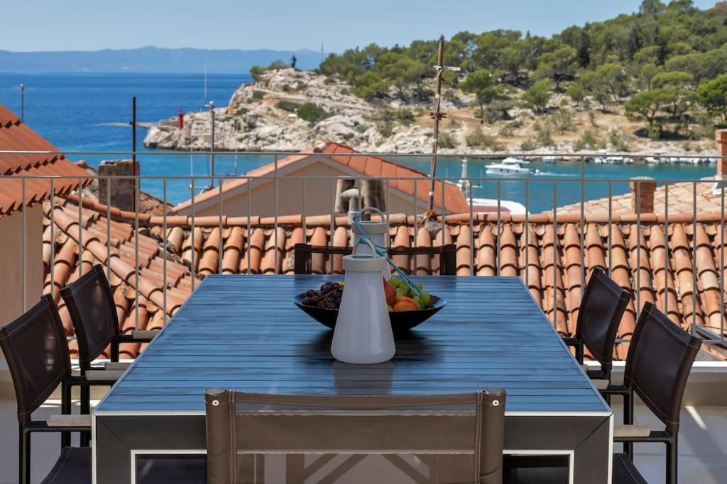 The Square Makarska, Lux App In The Heart Of The City Exterior photo