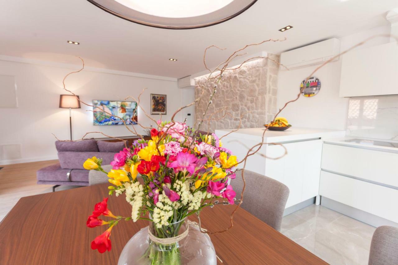 The Square Makarska, Lux App In The Heart Of The City Exterior photo